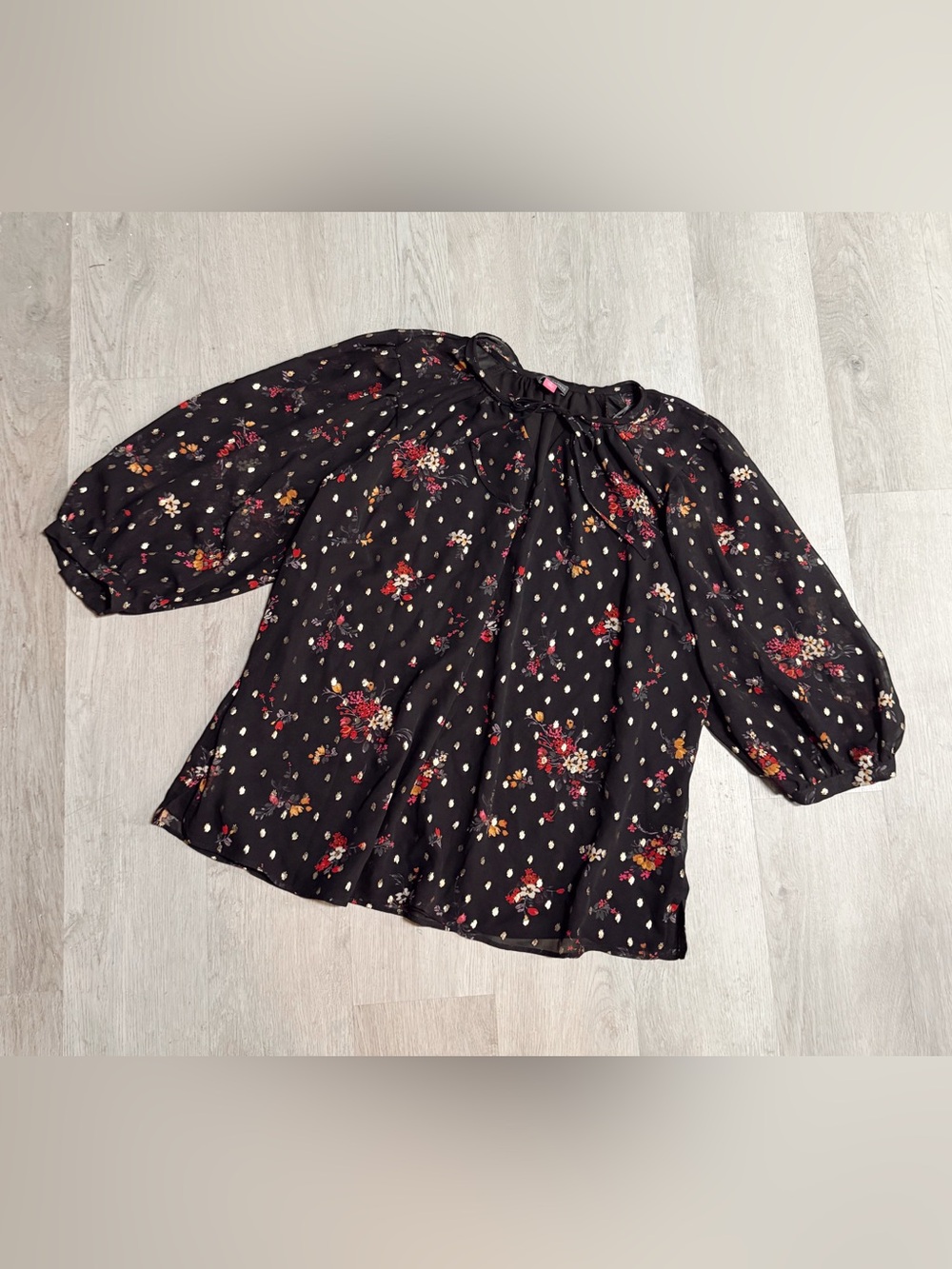 •VINCE CAMUTO• FLORAL BLOUSE